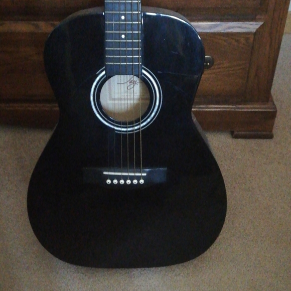 Guitar, books and strings. See pictures. - Picture 2 of 8